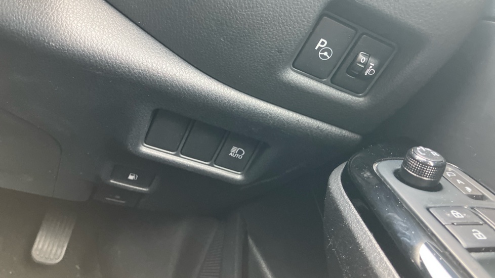 Toyota C-HR 1.8 Hybrid Design 5dr CVT Hybrid Hatchback - Image 68