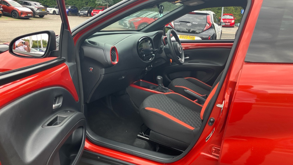 Toyota Aygo X 1.0 VVT-i Edge 5dr Auto Petrol Hatchback - Image 5