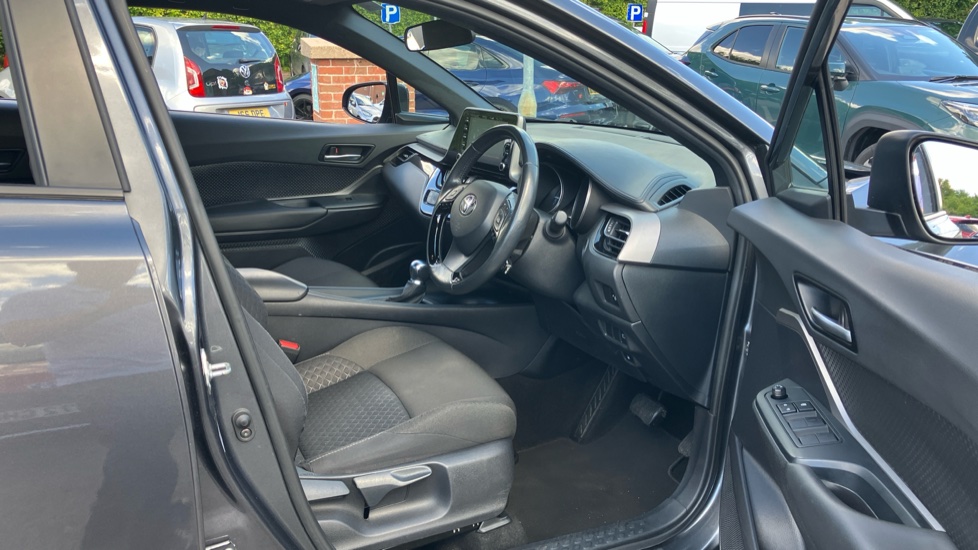 Toyota C-HR 1.8 Hybrid Icon 5dr CVT Hybrid Hatchback - Image 12
