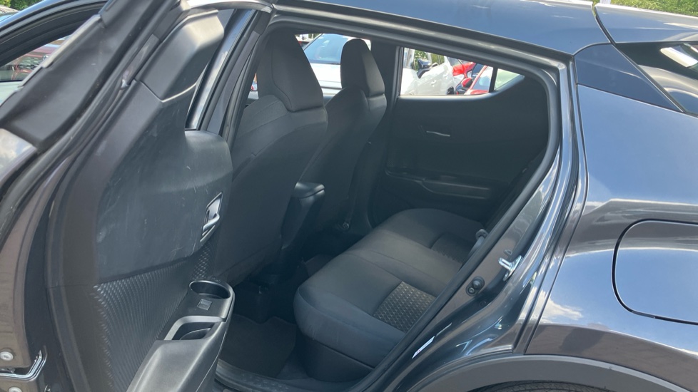 Toyota C-HR 1.8 Hybrid Icon 5dr CVT Hybrid Hatchback - Image 15
