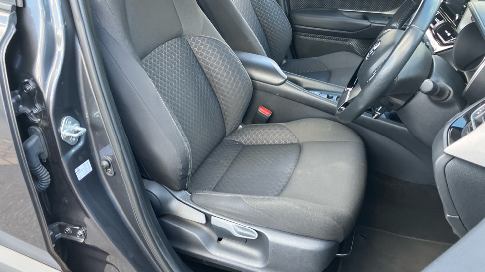 Toyota C-HR 1.8 Hybrid Icon 5dr CVT Hybrid Hatchback - Image 17