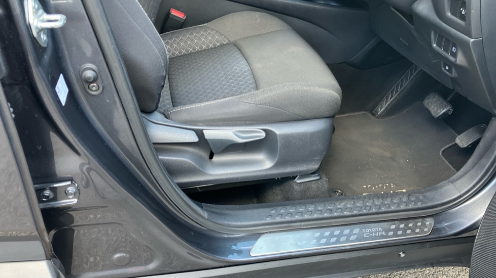 Toyota C-HR 1.8 Hybrid Icon 5dr CVT Hybrid Hatchback - Image 30