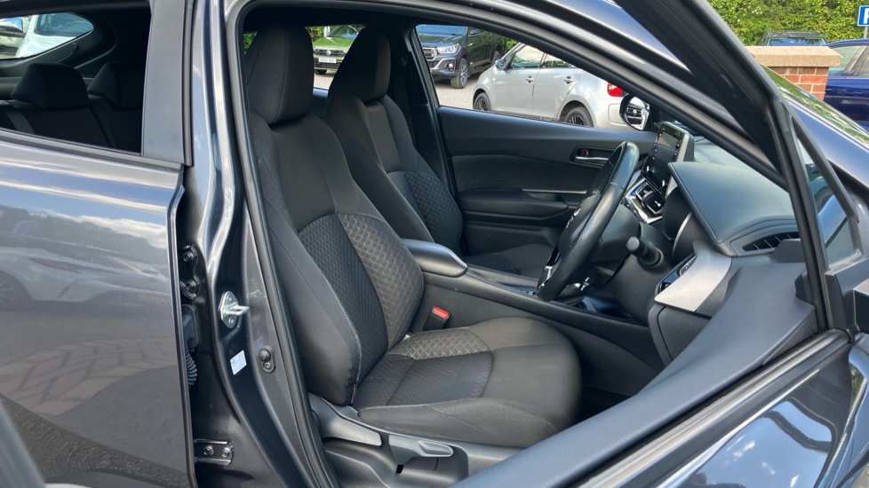 Toyota C-HR 1.8 Hybrid Icon 5dr CVT Hybrid Hatchback - Image 57