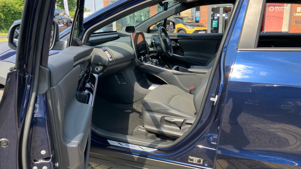Toyota bZ4X 160kW Motion 71.4kWh 5dr Auto AWD [11kW] Electric Hatchback - Image 5