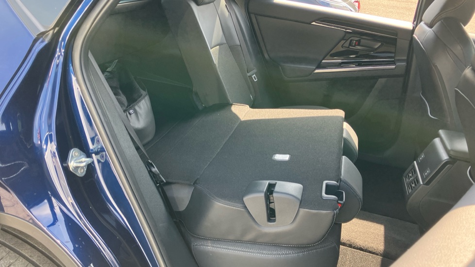 Toyota bZ4X 160kW Motion 71.4kWh 5dr Auto AWD [11kW] Electric Hatchback - Image 18