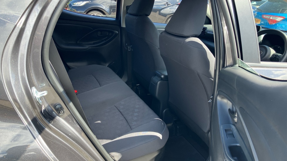 Toyota Yaris 1.5 Hybrid Icon 5dr CVT Hybrid Hatchback - Image 8