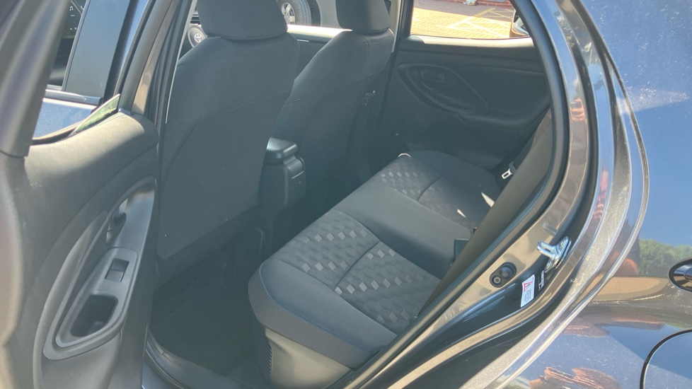 Toyota Yaris 1.5 Hybrid Icon 5dr CVT Hybrid Hatchback - Image 15