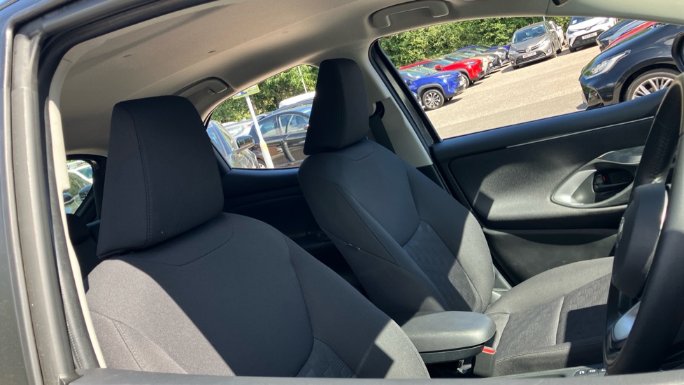 Toyota Yaris 1.5 Hybrid Icon 5dr CVT Hybrid Hatchback - Image 19