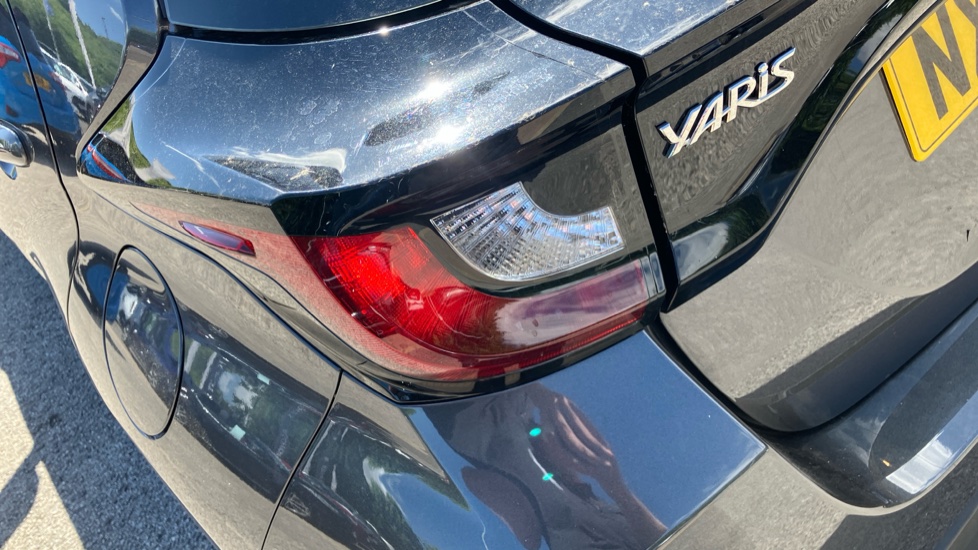 Toyota Yaris 1.5 Hybrid Icon 5dr CVT Hybrid Hatchback - Image 21