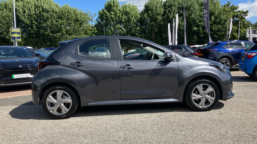 Toyota Yaris 1.5 Hybrid Icon 5dr CVT Hybrid Hatchback - Image 23