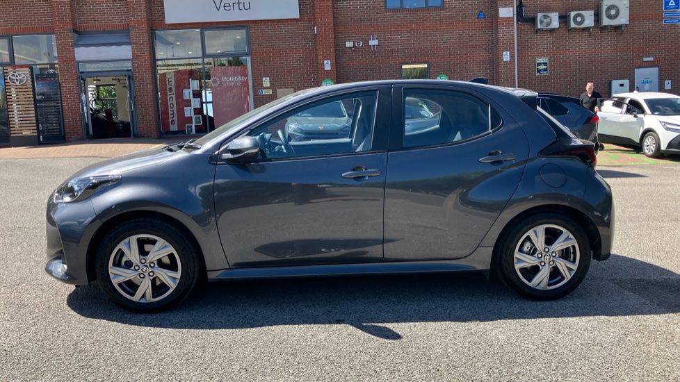 Toyota Yaris 1.5 Hybrid Icon 5dr CVT Hybrid Hatchback - Image 24