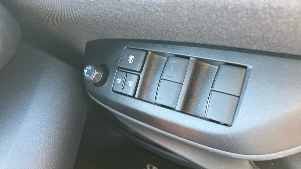 Toyota Yaris 1.5 Hybrid Icon 5dr CVT Hybrid Hatchback - Image 33