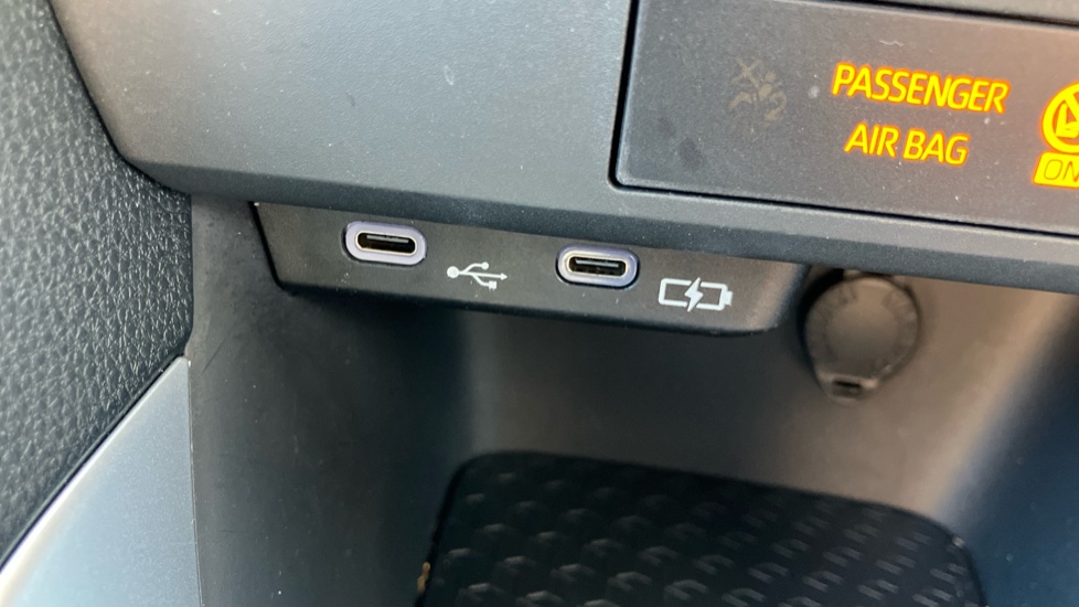 Toyota Yaris 1.5 Hybrid Icon 5dr CVT Hybrid Hatchback - Image 38
