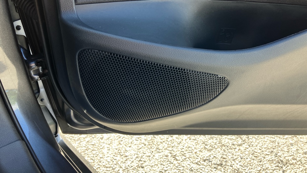 Toyota Yaris 1.5 Hybrid Icon 5dr CVT Hybrid Hatchback - Image 40
