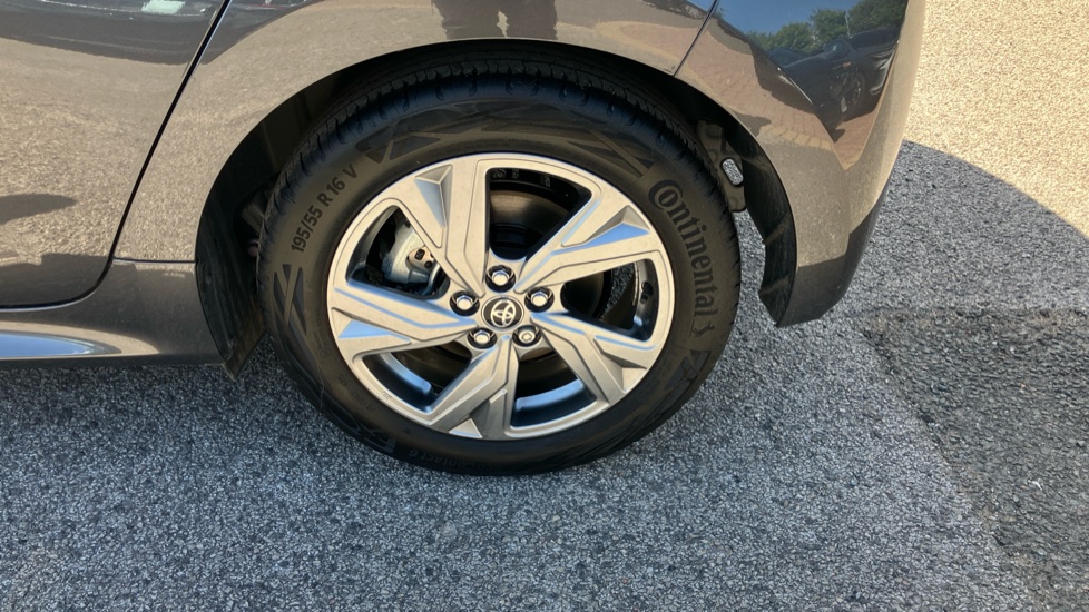Toyota Yaris 1.5 Hybrid Icon 5dr CVT Hybrid Hatchback - Image 56