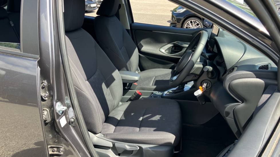 Toyota Yaris 1.5 Hybrid Icon 5dr CVT Hybrid Hatchback - Image 60