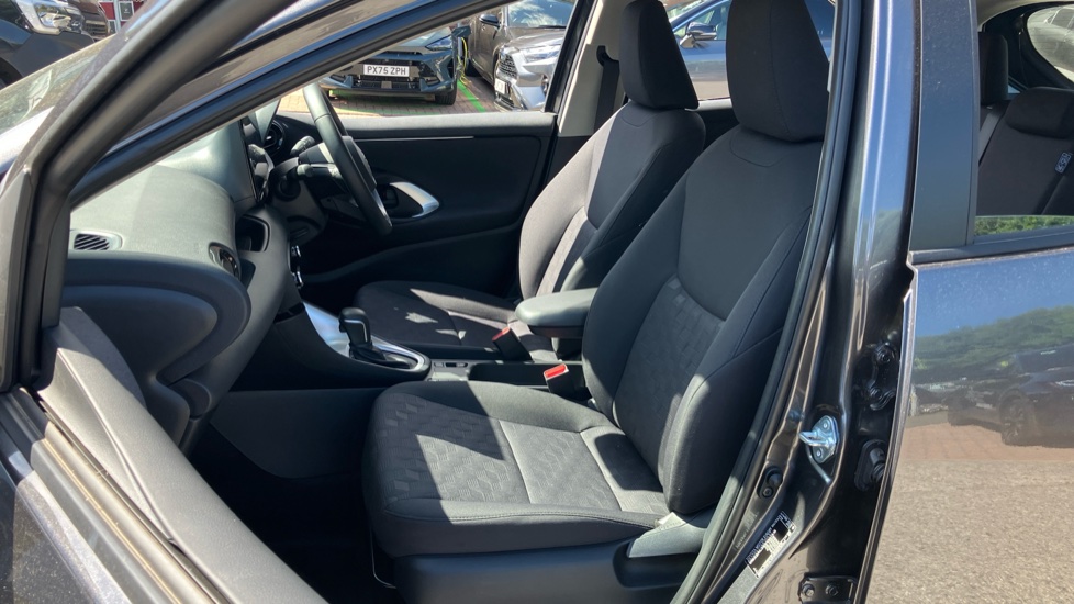 Toyota Yaris 1.5 Hybrid Icon 5dr CVT Hybrid Hatchback - Image 64
