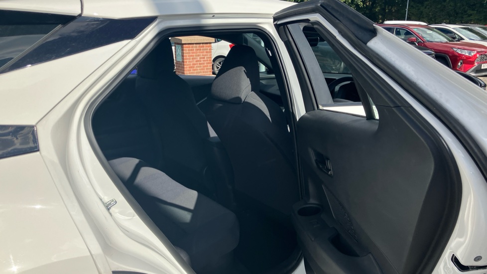 Toyota C-HR 1.8 Hybrid Icon 5dr CVT Hybrid Hatchback - Image 8