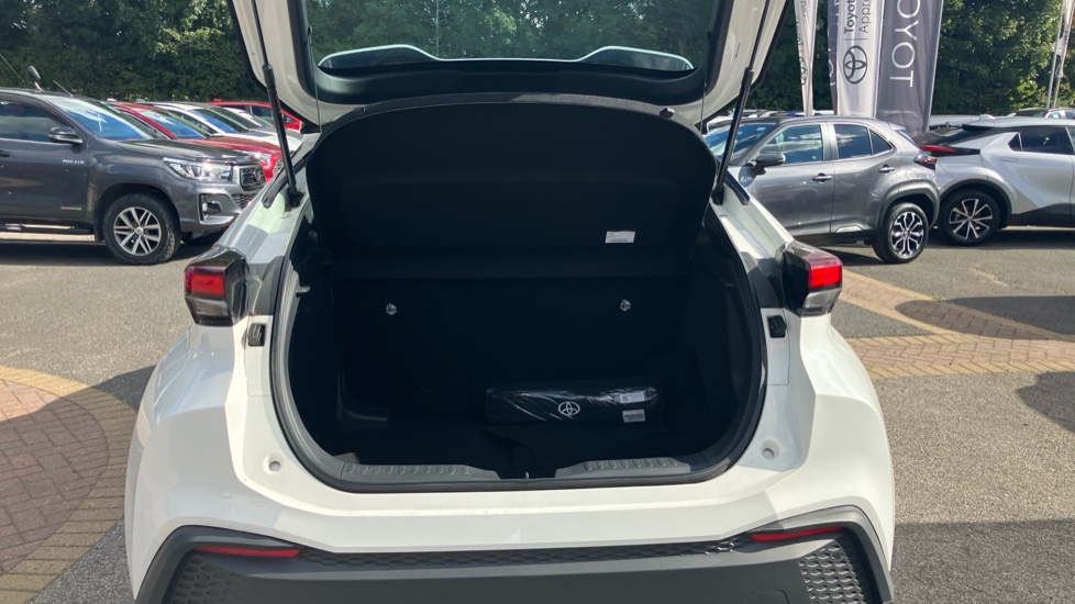 Toyota C-HR 1.8 Hybrid Icon 5dr CVT Hybrid Hatchback - Image 13