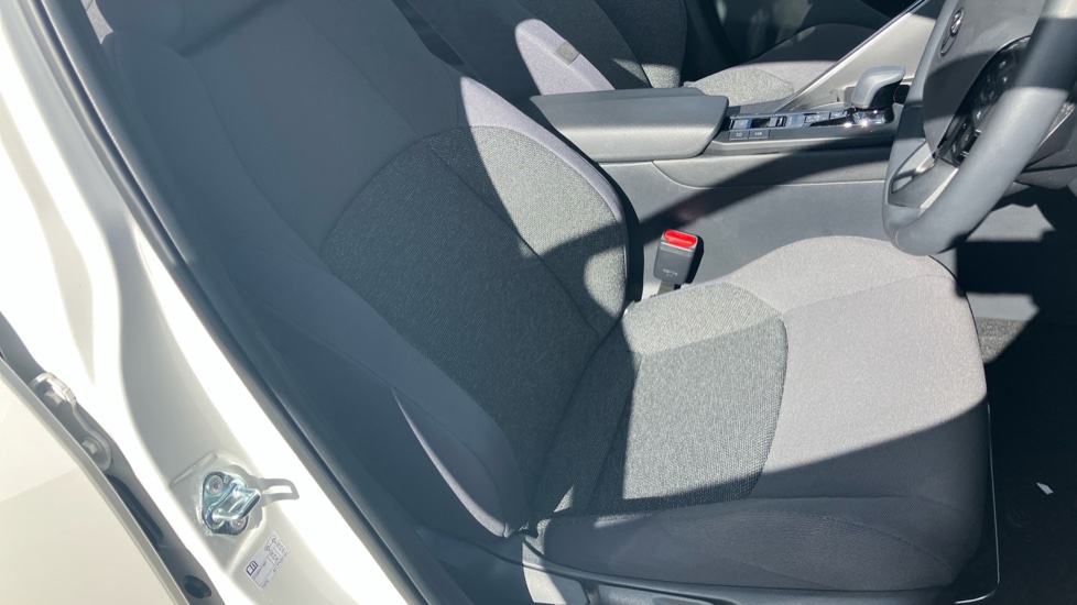 Toyota C-HR 1.8 Hybrid Icon 5dr CVT Hybrid Hatchback - Image 17