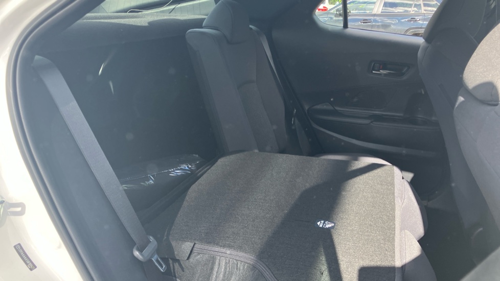 Toyota C-HR 1.8 Hybrid Icon 5dr CVT Hybrid Hatchback - Image 18