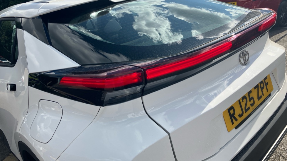 Toyota C-HR 1.8 Hybrid Icon 5dr CVT Hybrid Hatchback - Image 21