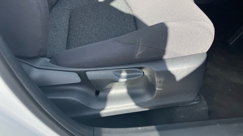 Toyota C-HR 1.8 Hybrid Icon 5dr CVT Hybrid Hatchback - Image 30