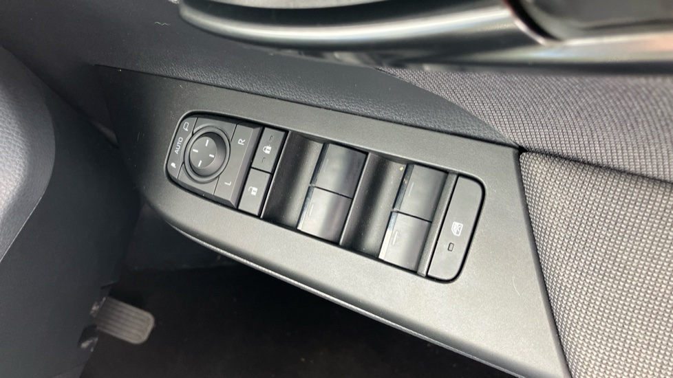 Toyota C-HR 1.8 Hybrid Icon 5dr CVT Hybrid Hatchback - Image 33