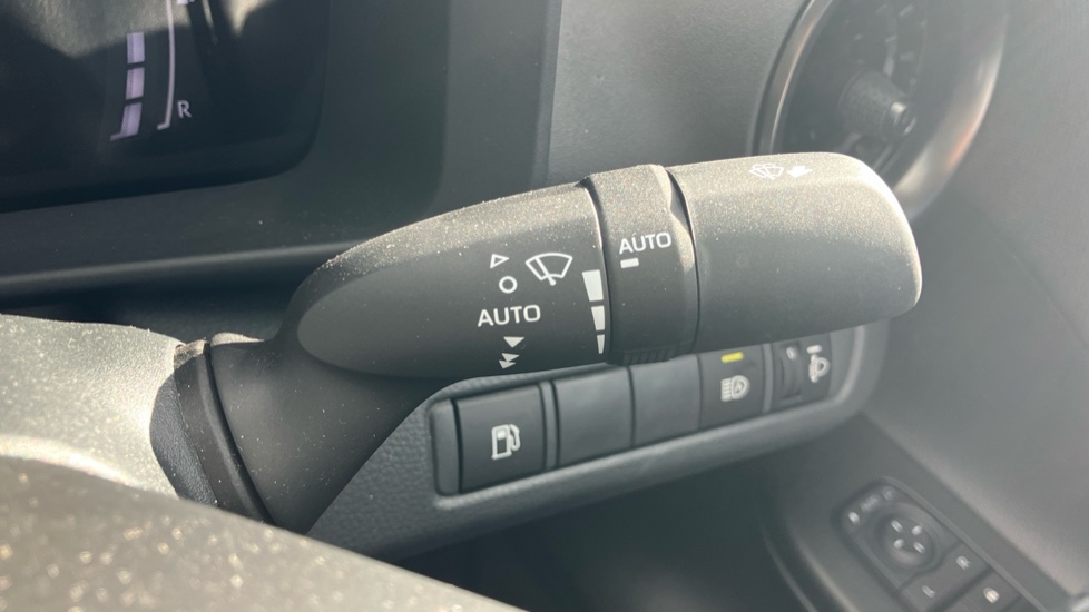 Toyota C-HR 1.8 Hybrid Icon 5dr CVT Hybrid Hatchback - Image 36