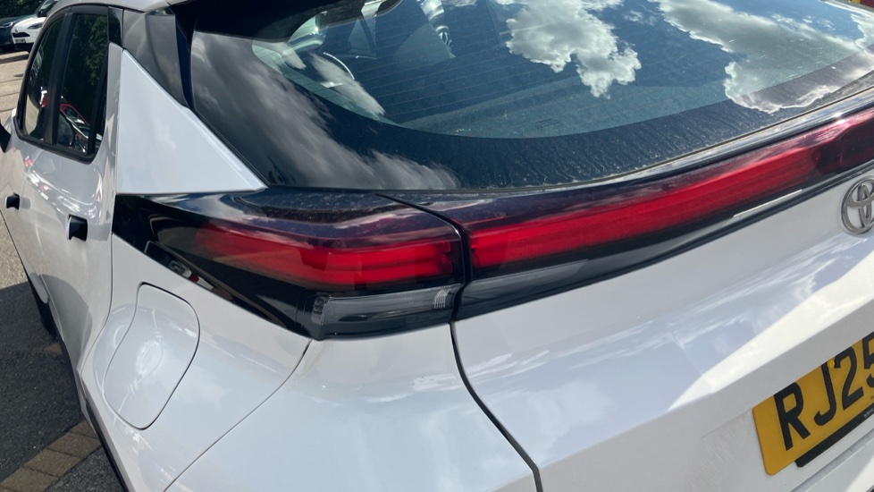 Toyota C-HR 1.8 Hybrid Icon 5dr CVT Hybrid Hatchback - Image 43
