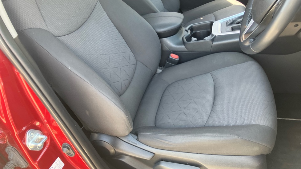 Toyota RAV4 2.5 VVT-i Hybrid Design 5dr CVT 2WD Hybrid Estate - Image 17