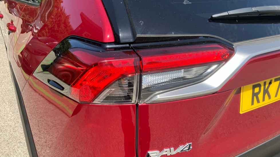 Toyota RAV4 2.5 VVT-i Hybrid Design 5dr CVT 2WD Hybrid Estate - Image 21