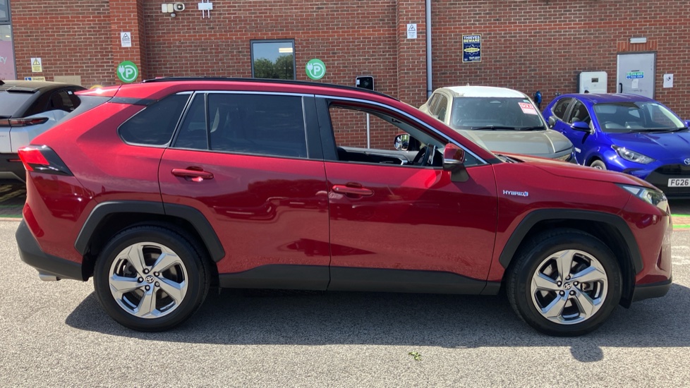 Toyota RAV4 2.5 VVT-i Hybrid Design 5dr CVT 2WD Hybrid Estate - Image 23