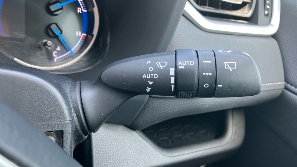 Toyota RAV4 2.5 VVT-i Hybrid Design 5dr CVT 2WD Hybrid Estate - Image 37