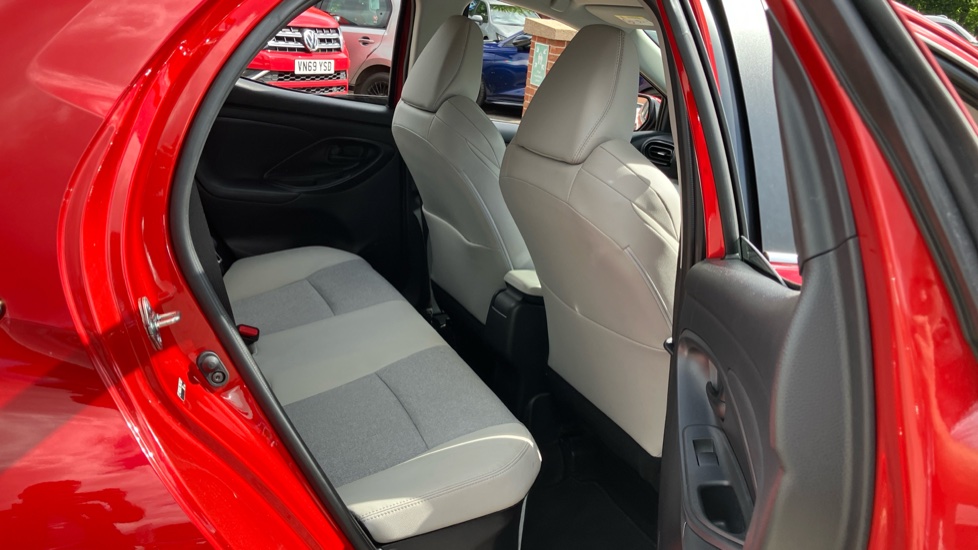 Toyota Yaris 1.5 Hybrid Excel 5dr CVT Hybrid Hatchback - Image 8