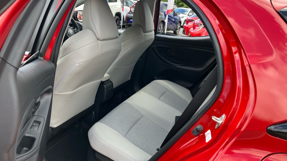 Toyota Yaris 1.5 Hybrid Excel 5dr CVT Hybrid Hatchback - Image 15