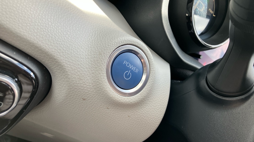 Toyota Yaris 1.5 Hybrid Excel 5dr CVT Hybrid Hatchback - Image 16