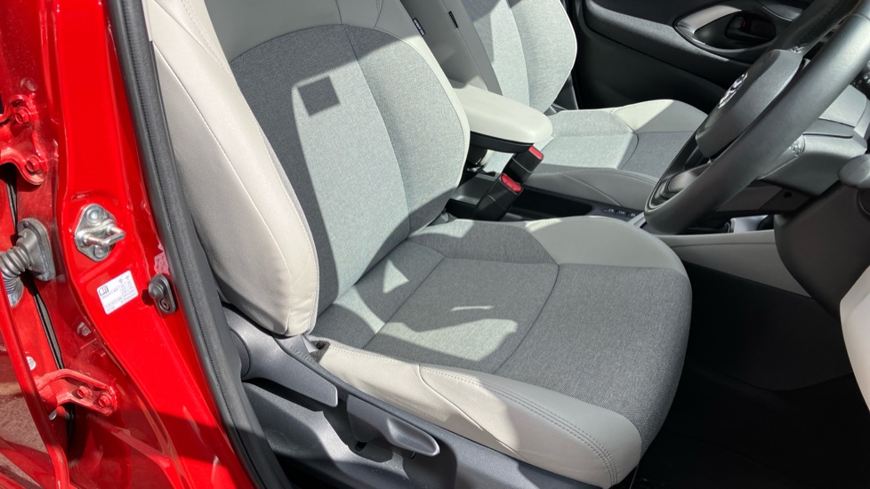 Toyota Yaris 1.5 Hybrid Excel 5dr CVT Hybrid Hatchback - Image 17
