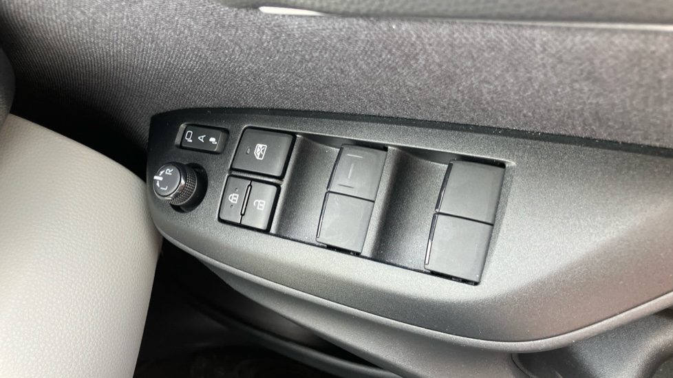 Toyota Yaris 1.5 Hybrid Excel 5dr CVT Hybrid Hatchback - Image 33