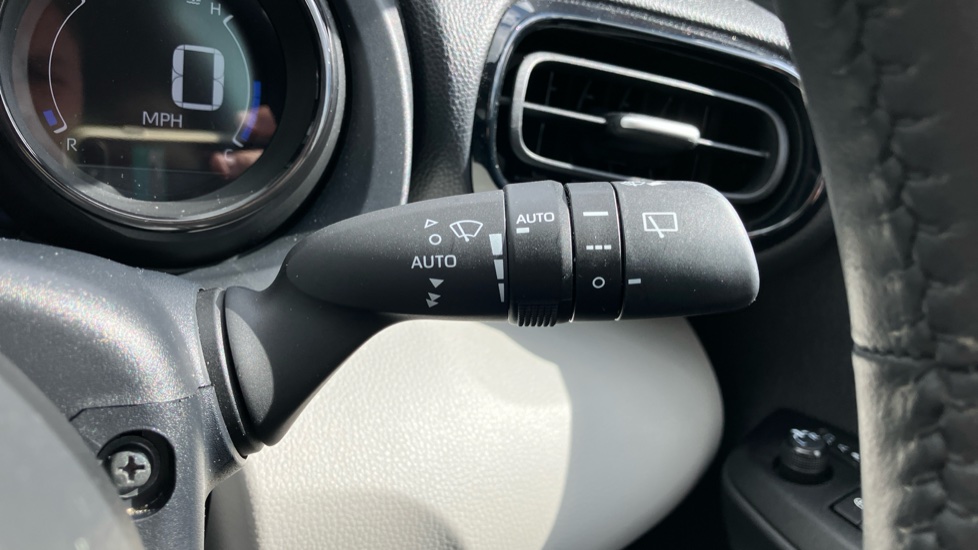 Toyota Yaris 1.5 Hybrid Excel 5dr CVT Hybrid Hatchback - Image 37