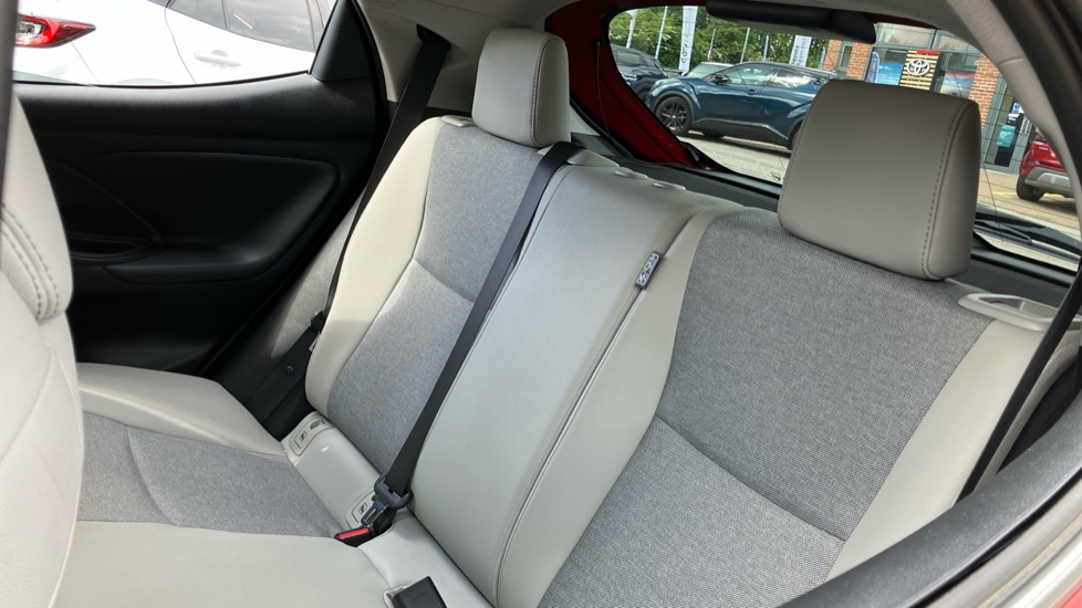 Toyota Yaris 1.5 Hybrid Excel 5dr CVT Hybrid Hatchback - Image 43