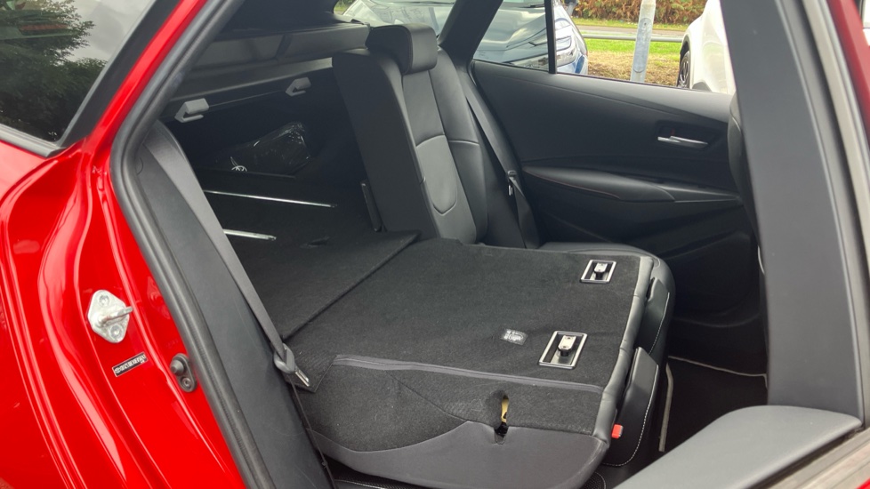Toyota Corolla 2.0 VVT-i Hybrid Excel 5dr CVT Hybrid Estate - Image 18