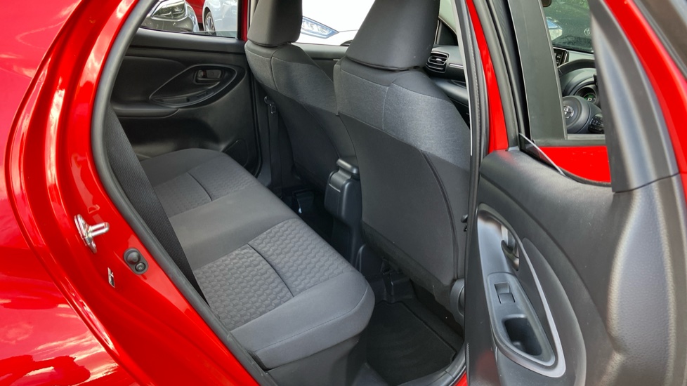 Toyota Yaris 1.5 Hybrid Design 5dr CVT Hybrid Hatchback - Image 8