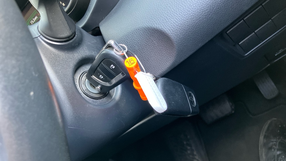 Toyota Yaris 1.5 Hybrid Design 5dr CVT Hybrid Hatchback - Image 16