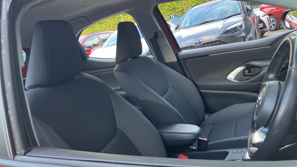 Toyota Yaris 1.5 Hybrid Design 5dr CVT Hybrid Hatchback - Image 19