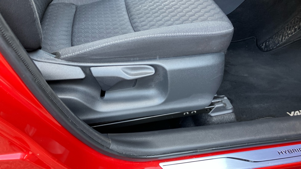 Toyota Yaris 1.5 Hybrid Design 5dr CVT Hybrid Hatchback - Image 30