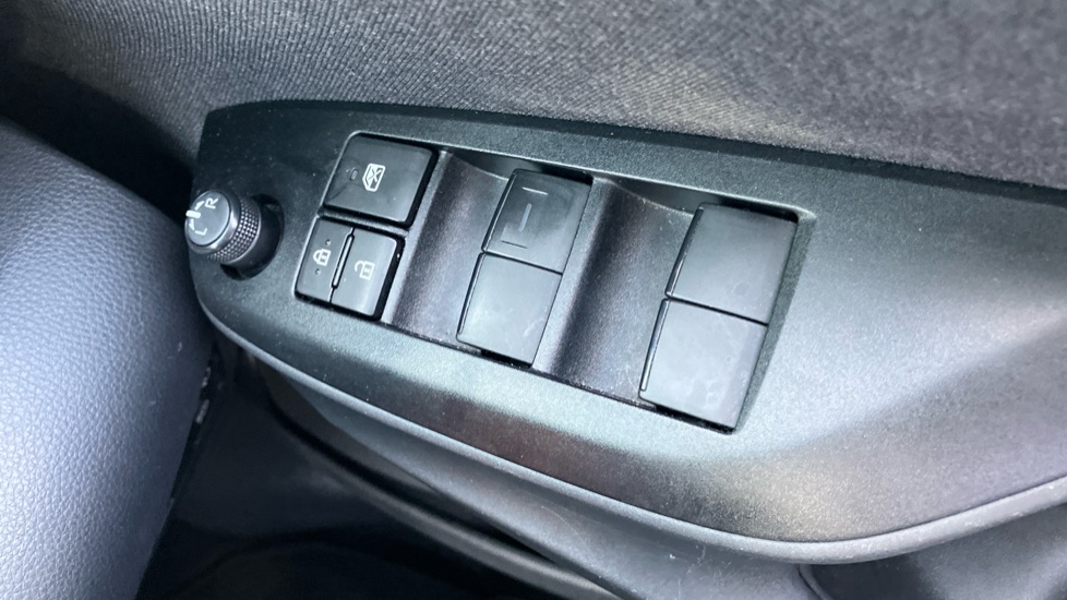 Toyota Yaris 1.5 Hybrid Design 5dr CVT Hybrid Hatchback - Image 33