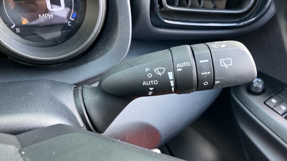 Toyota Yaris 1.5 Hybrid Design 5dr CVT Hybrid Hatchback - Image 36