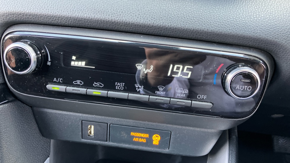 Toyota Yaris 1.5 Hybrid Design 5dr CVT Hybrid Hatchback - Image 37