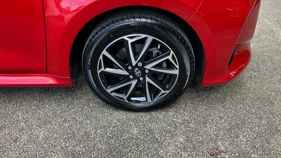 Toyota Yaris 1.5 Hybrid Design 5dr CVT Hybrid Hatchback - Image 54